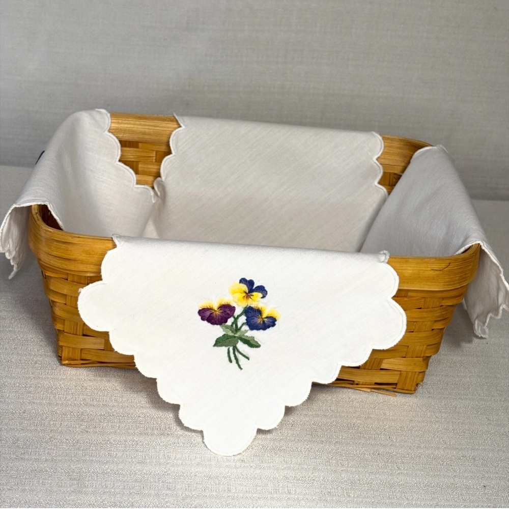 Vintage Woven Bread Basket With Embroidered Pansy Scalloped Liner